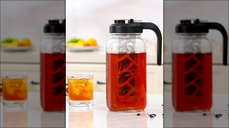 An Aozita iced tea maker