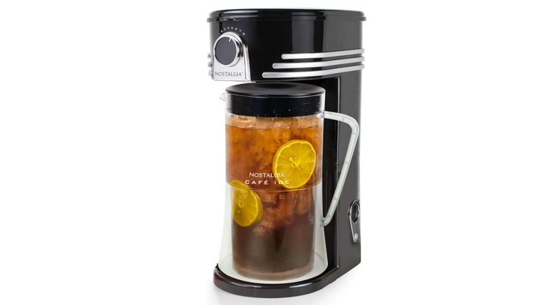 A Nostalgia iced tea maker