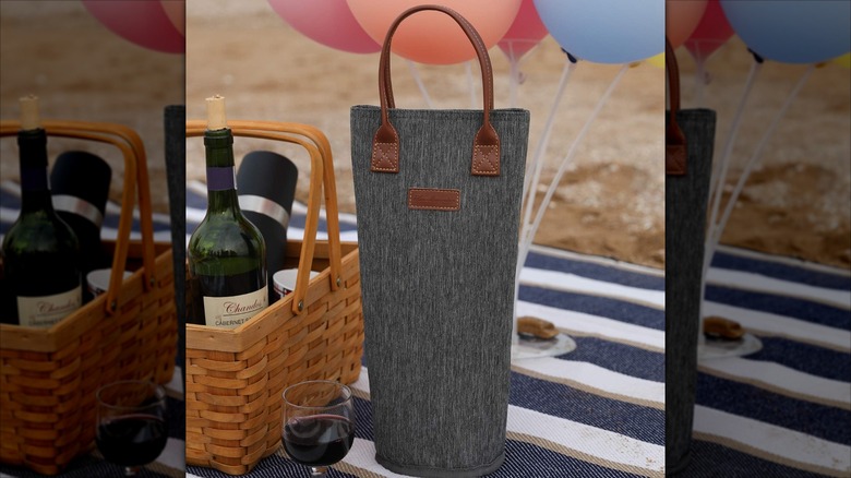 A Zormy wine tote bag on a picic blanket
