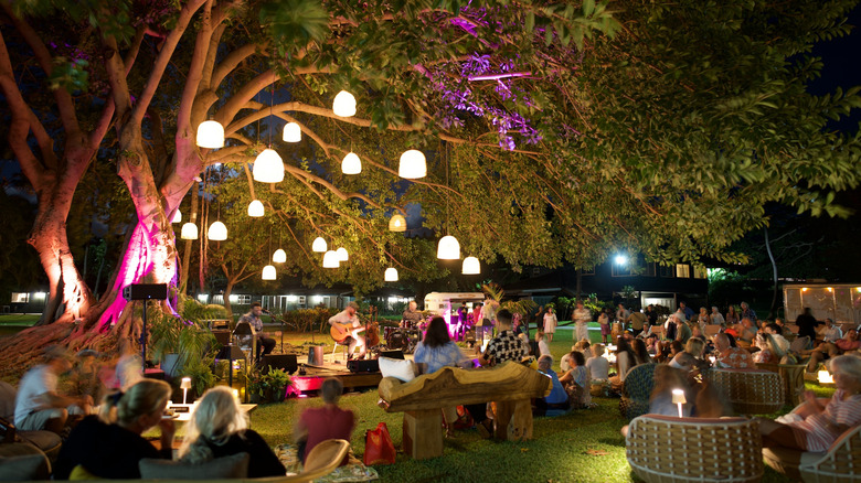 The Branches outdoor dining in Maui