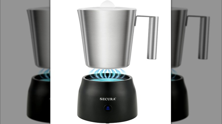 Secura Detachable Milk Frother on display