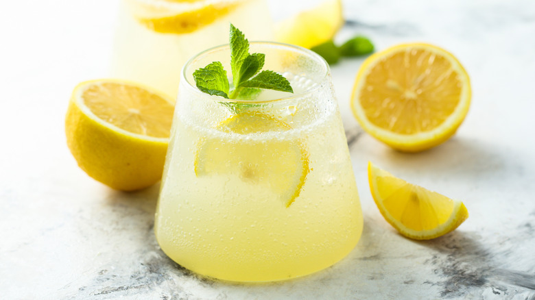 lemon cocktail with mint leaf