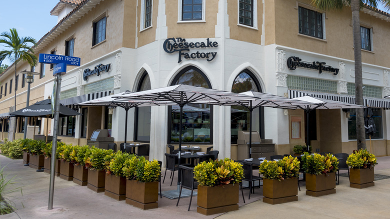 exterior of a Cheesecake Factory restaurant