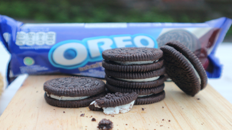 oreo cookies with packaging