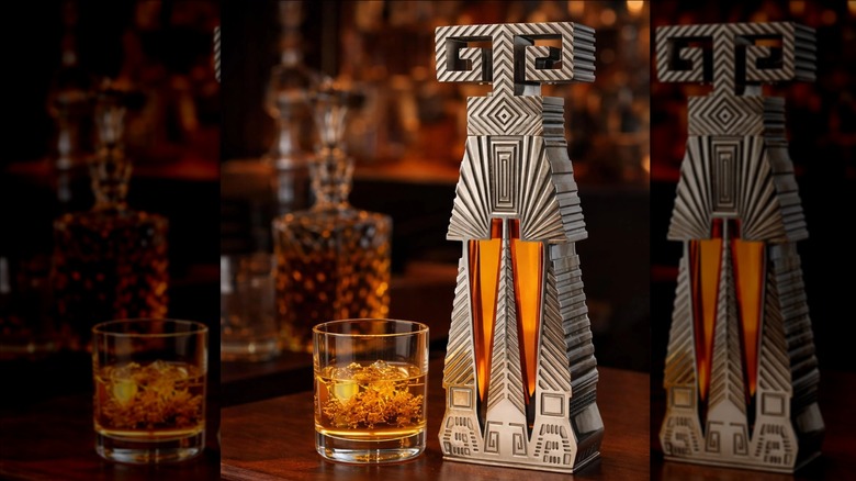 1800 Colección Tequila Mono Laberinto Doble bottle with a glass on the side
