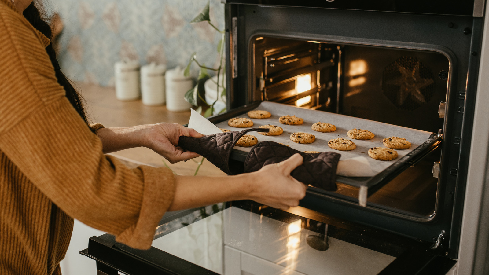 The Oven Rack Position That Produces Better Cookies
