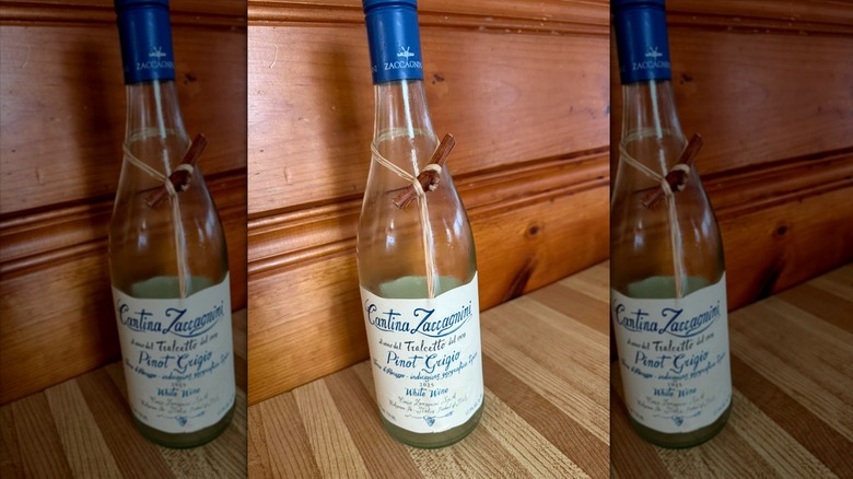 Bottle of Cantina Zaccagnini Tralcetto Pinot Grigio on a wooden surface