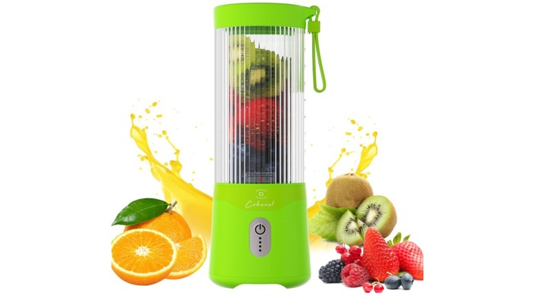 A greem COKUNST portable blender
