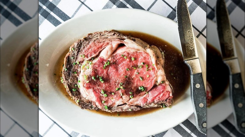 Prime rib on plate with Gibsons branded knife