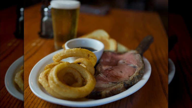 Prime rib with onion rings and au jus