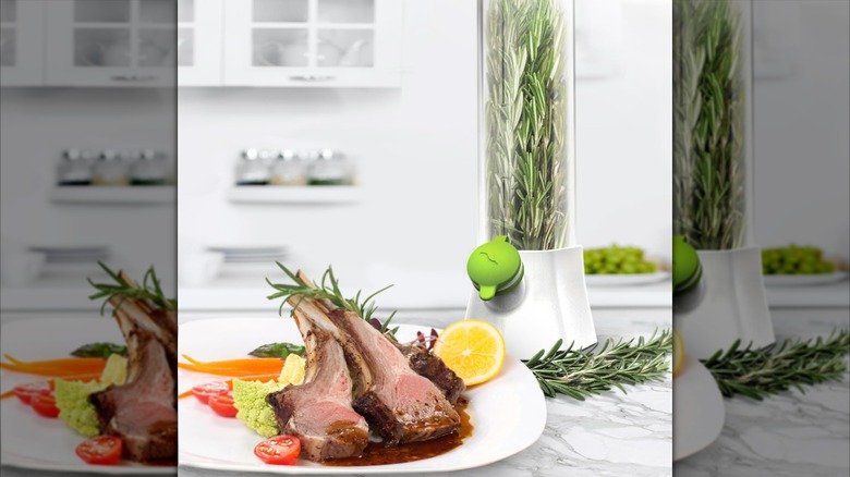 A Prepara herb savor near a roast