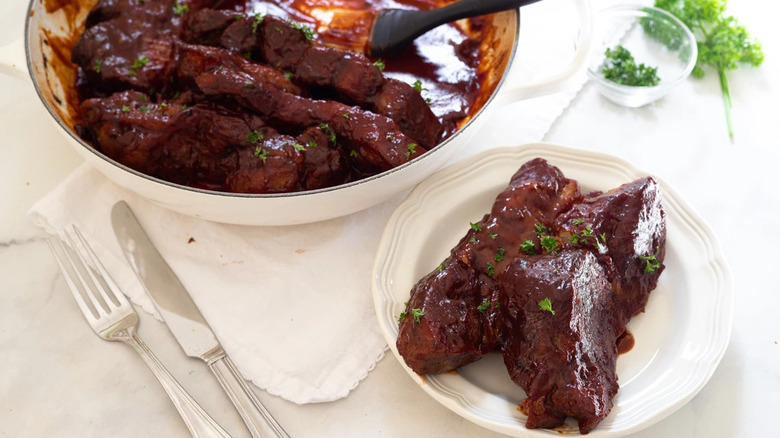 Easy Country-Style Ribs on white plate and in bowl