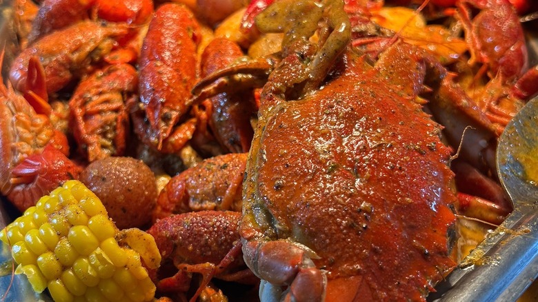 Crab, crayfish, and corn on a tray at Ocean Grill Buffet