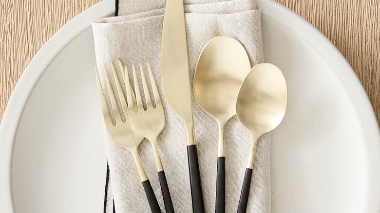 thumbnail image 2 of Cambridge Silver Seyon Mirror Flatware – Stainless Steel Glossy Silverware – West Elm Style – CHOICE 2 of 5