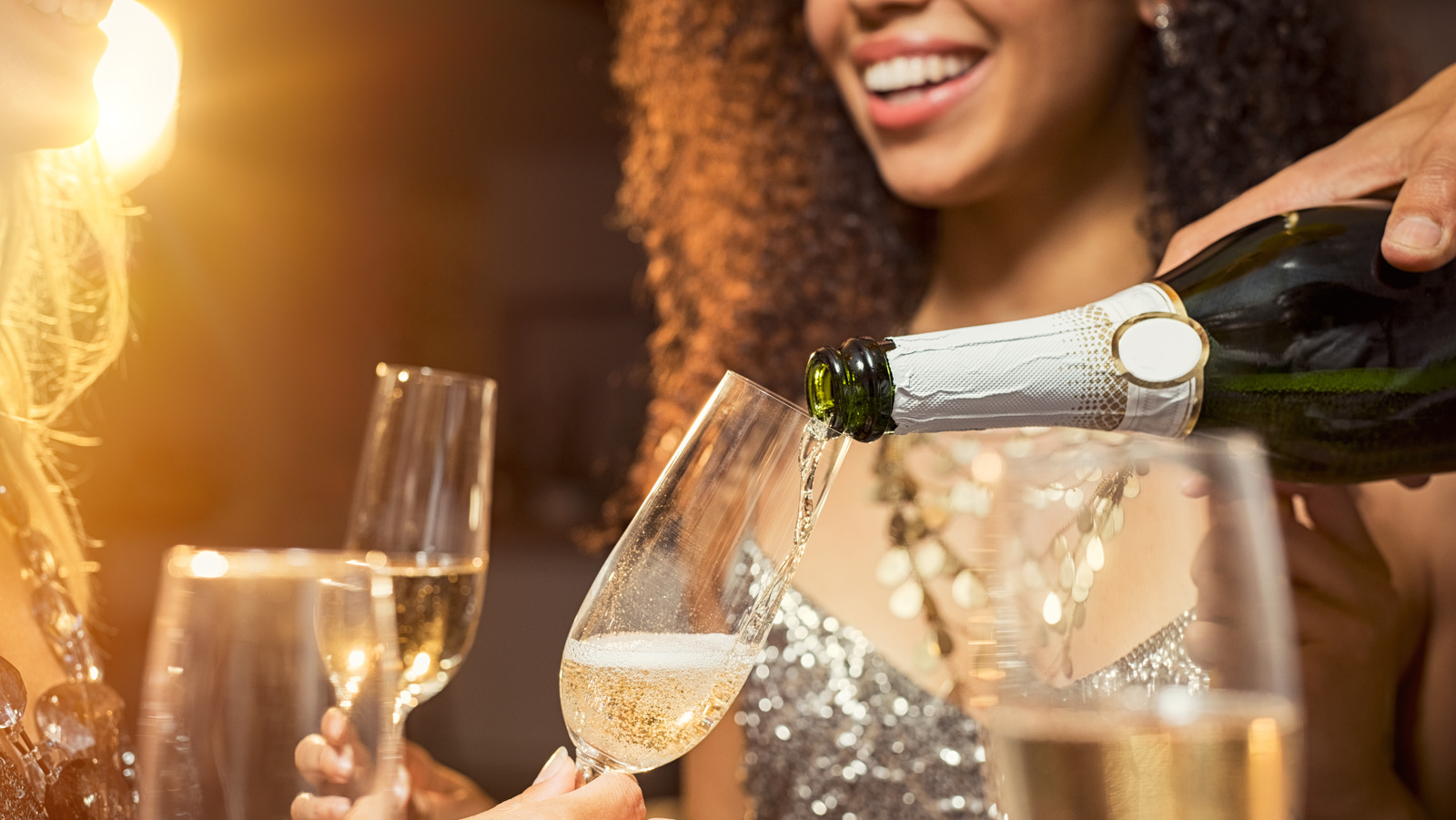 https://www.tastingtable.com/img/gallery/best-sparkling-wines-for-new-years-eve/l-intro-1639752153.jpg