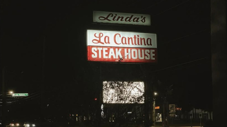 Linda's La Cantina Steakhouse outdoor sign