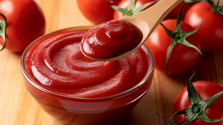 ketchup with tomatoes