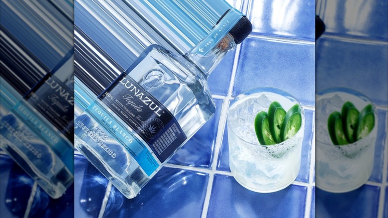 Bottle of Lunazul blanco with a cocktail