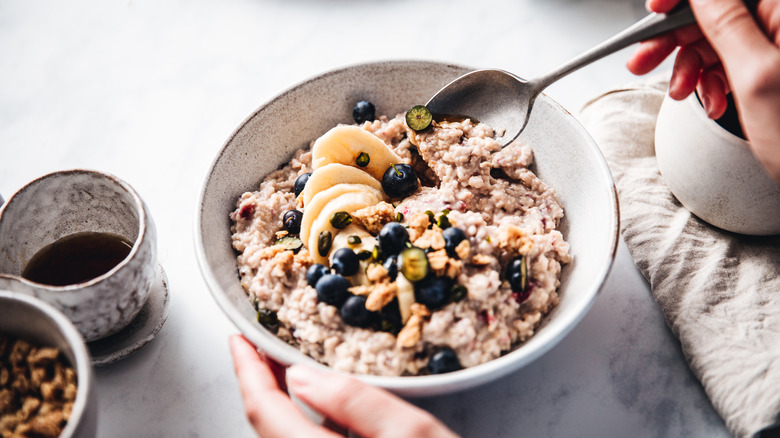 breakfast cereal with fresh fruit
