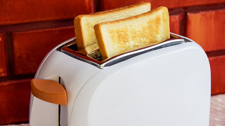 bread in toaster