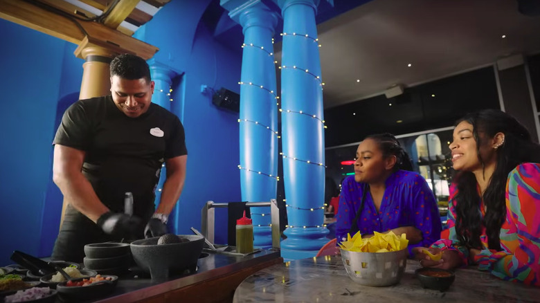 table side guacamole being prepared