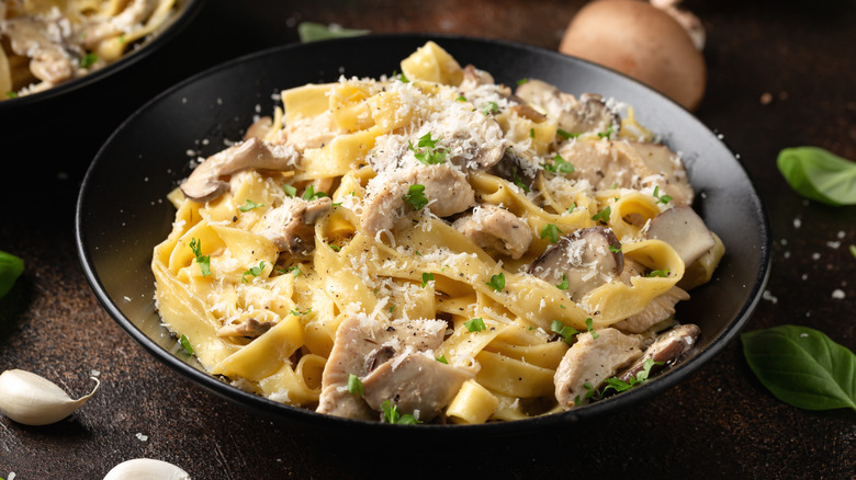 fettuccine alfredo with chicken