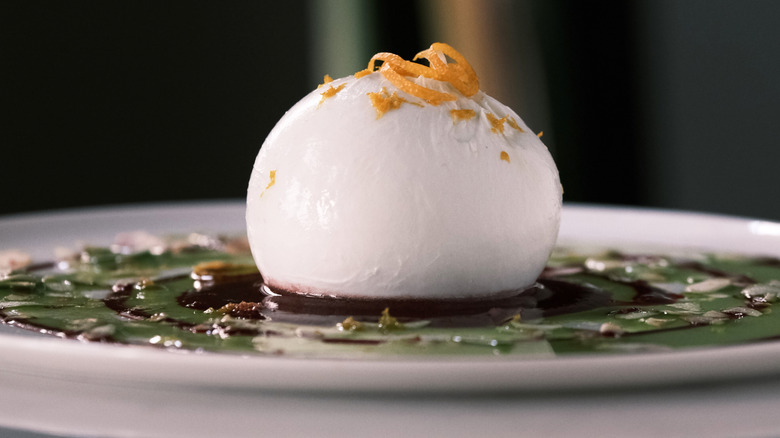 burrata with pesto glaze sauce