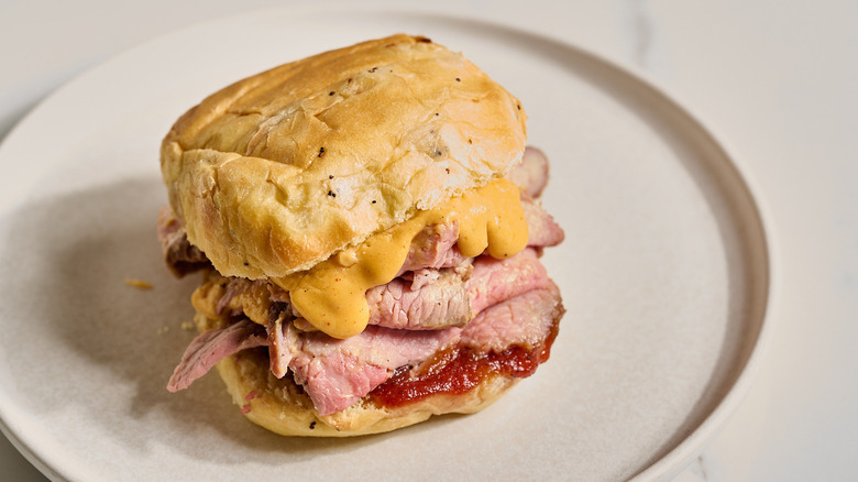 roast beef sandwich on a plate