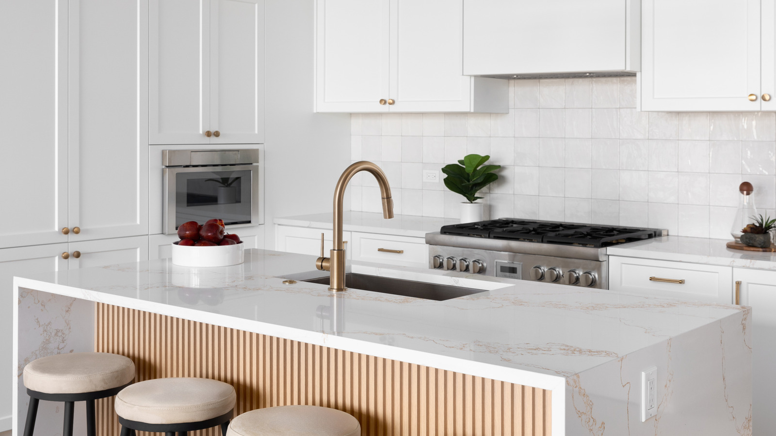 Bi-Level Vs Galley Kitchen Islands: Here's The Actual Difference
