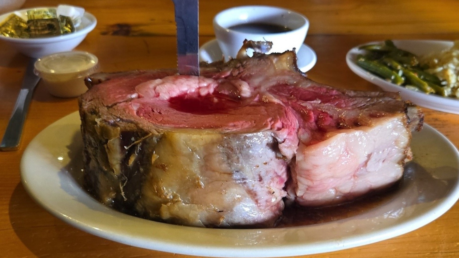 The New England Restaurant Known For Prime Rib Bigger Than Your Head, Made With A 60-Year-Old Recipe