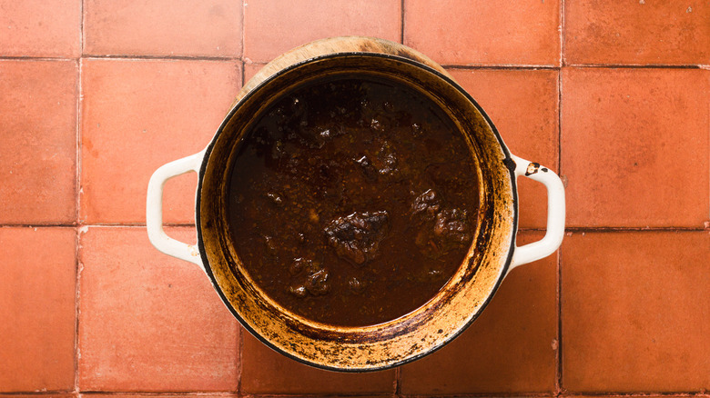 Cooked beef in sauce