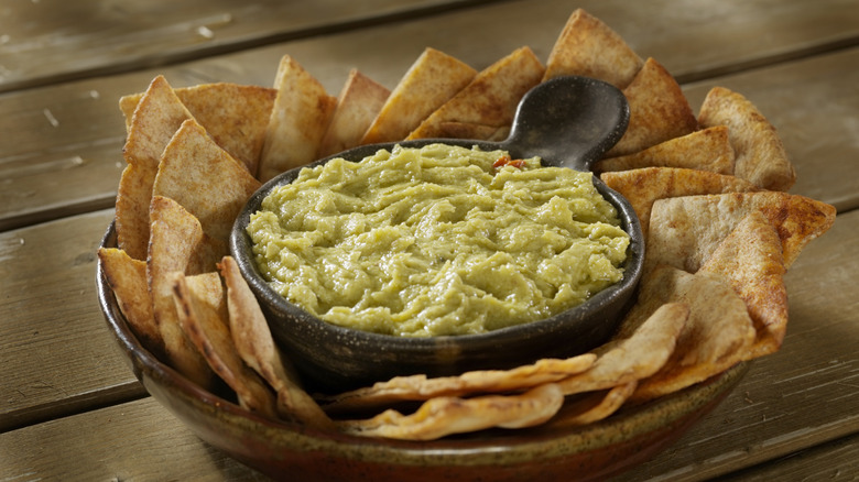 artichoke hummus with pita chips