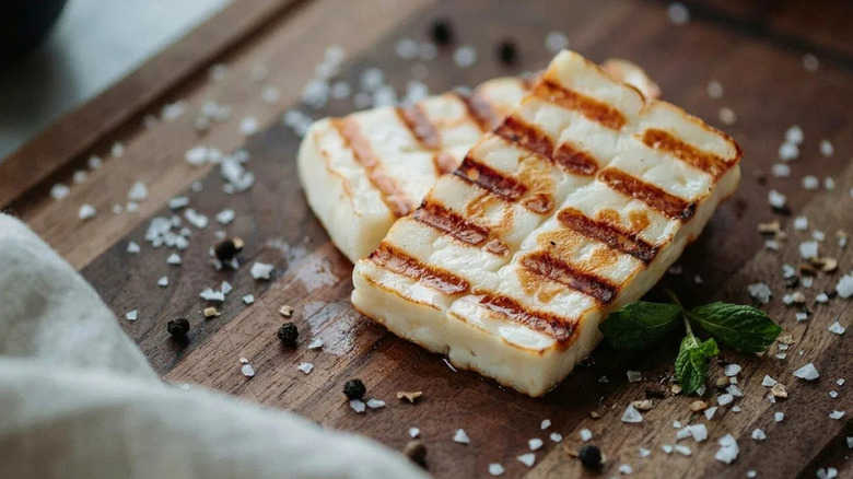 Slices of grilled halloumi cheese