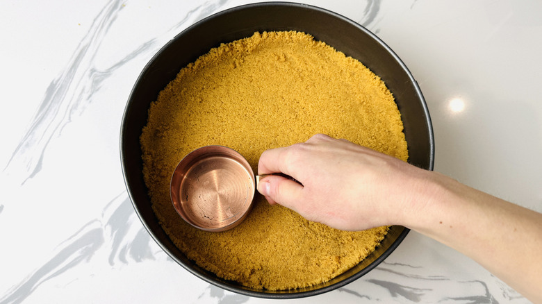 Pressing cheesecake crust in springform pan