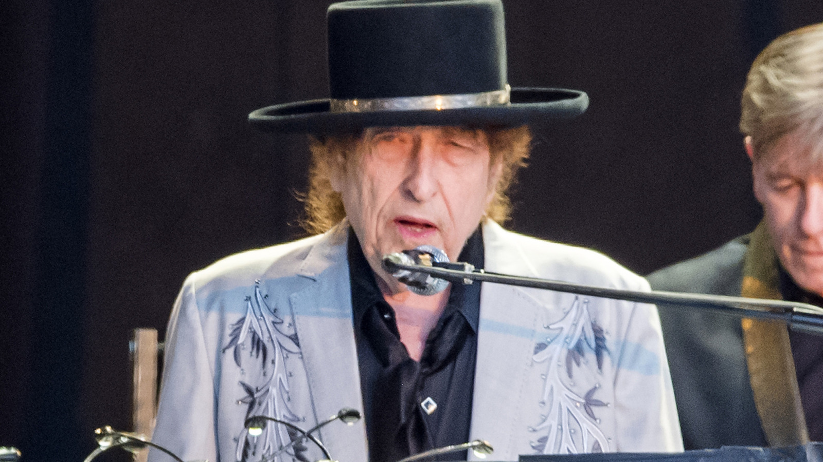 Bob Dylan Slipped An Unexpected Dunkin' Shoutout Into One Of His Books - Tasting Table