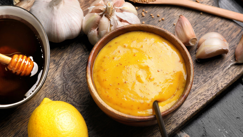 honey mustard with ingredients