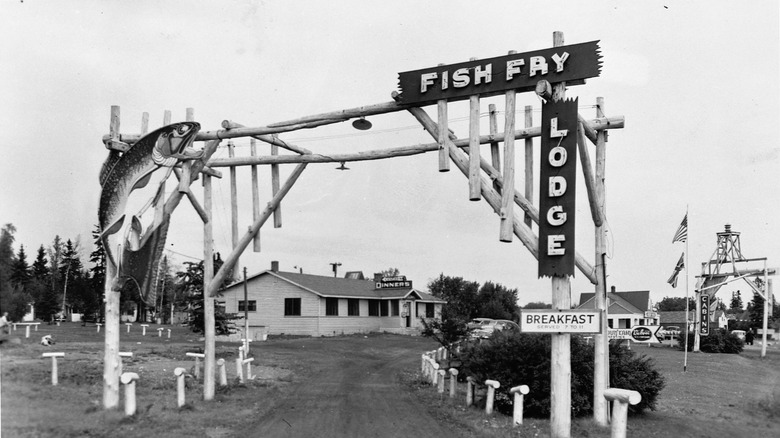 1950s photograph of the Minnesota Fish Fry Lodge