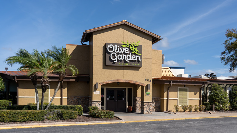 The exterior of an Olive Garden restaurant