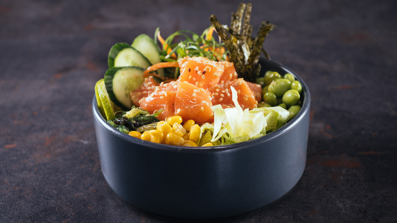 Sushi bowl with salmon