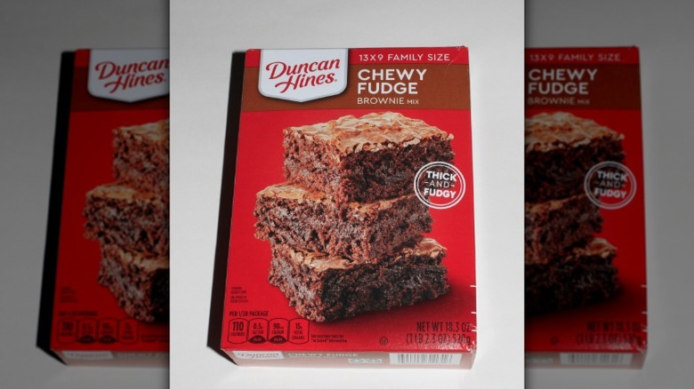 Box of Duncan Hine's chewy fudge brownie mix