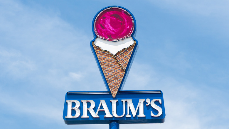 Braum's ice cream sign