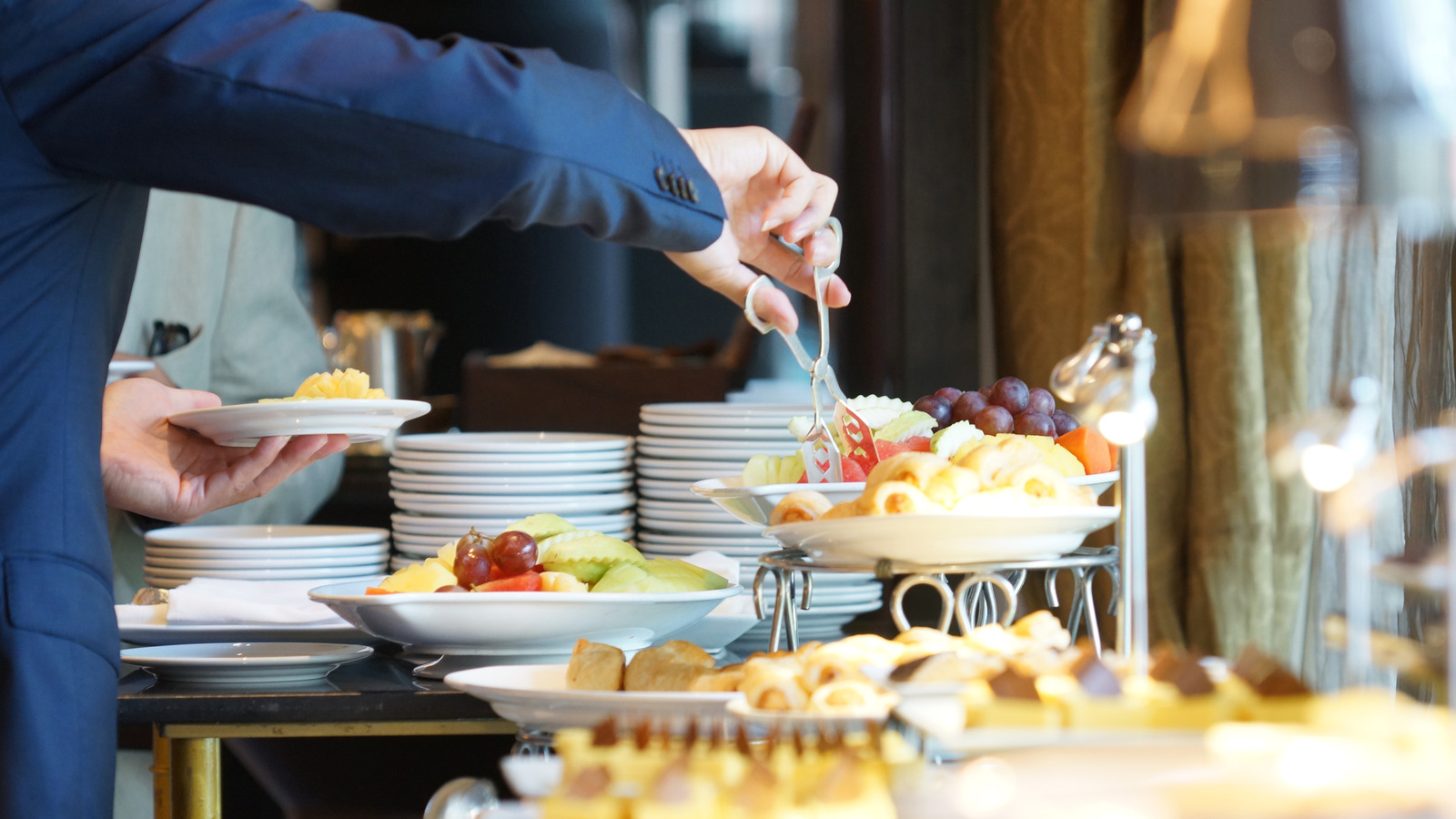 When Dining At A Breakfast Buffet, Consider Skipping These 3 Egg Dishes - Tasting Table