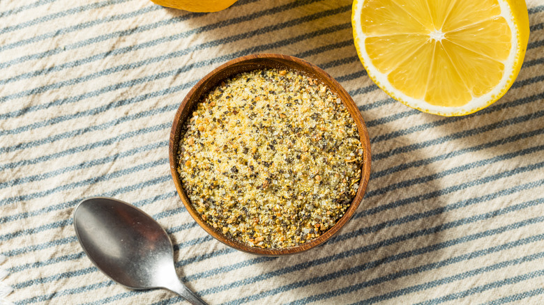lemon pepper seasoning with lemon
