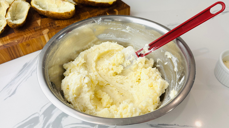 Mashed potatoes in bowl