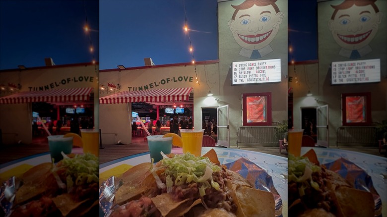 Nachos and drinks on a table outside of the Wonder Bar at night