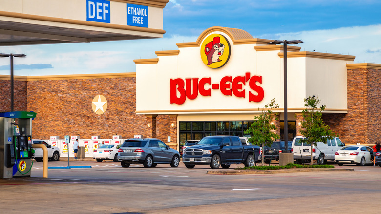 Buc-ee's gas station exterior
