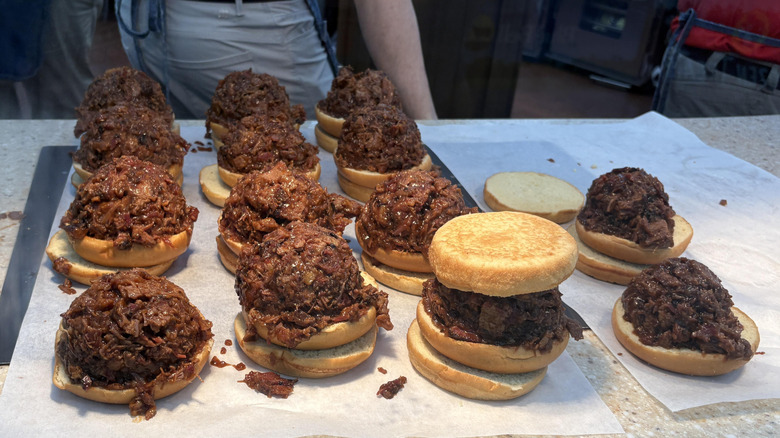 Buc-ee's worker making meat-loaded sandwiches