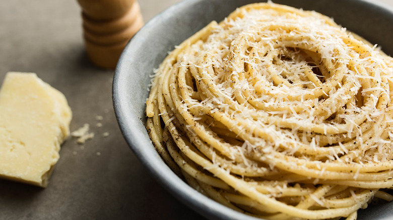 Bucatini Cacio e Pepe Pasta Recipe | Tasting Table