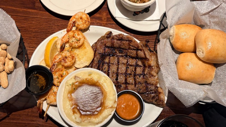 Bulk Up Texas Roadhouse Sides With This Savvy 'Loaded' Request