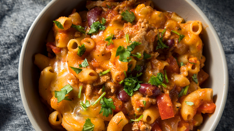 Chili mac with ground beef and beans